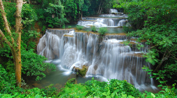 thai-water-fall-at-10