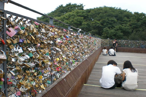 Lock Love 01